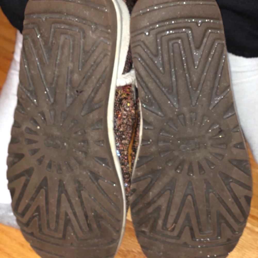 Classic uggs. - Picture 4 of 4